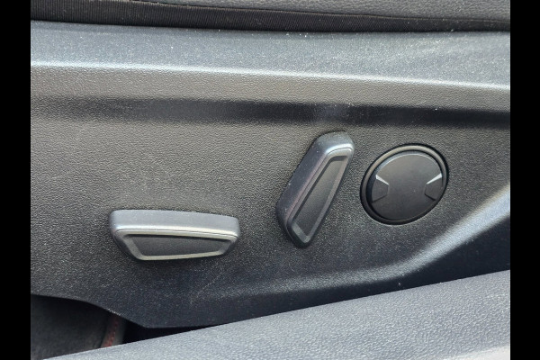 Ford Focus 1.5 EcoBoost ST Line Business Schuifdak - HUD - B&O - Half Leer + elektrisch - Adaptive cruise - LED - Lane centering