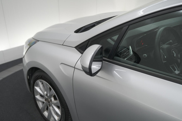 Renault Clio TCe 100 Limited | Stoelverwarming | Apple Carplay | Parkeersensoren