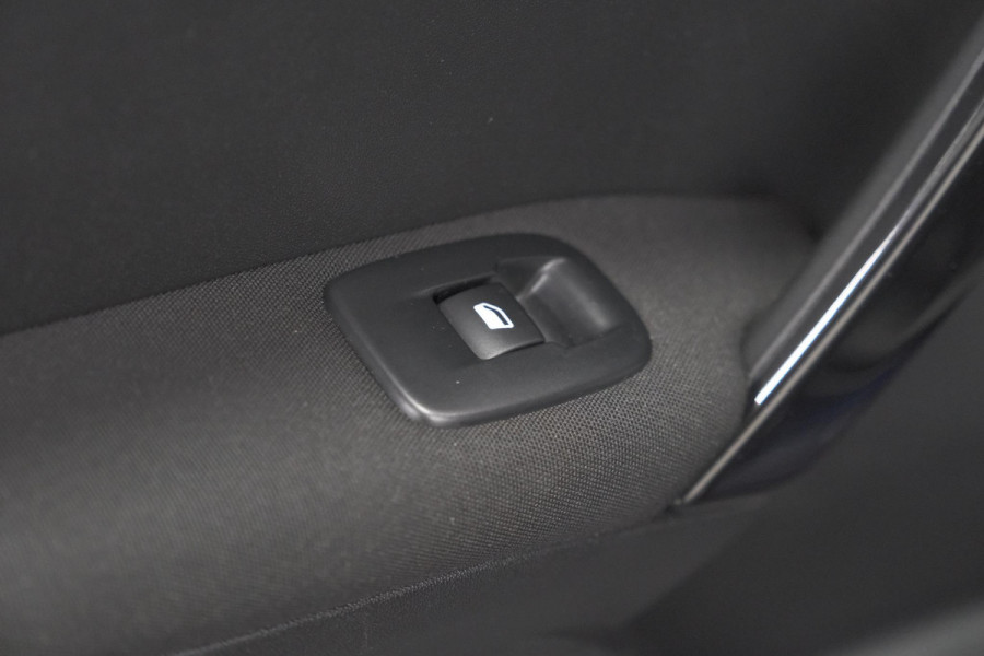 Peugeot 208 PureTech 110 Tech Edition | Camera | Apple Carplay | Parkeersensoren