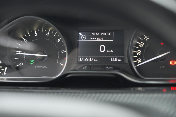 Peugeot 208 PureTech 110 Tech Edition | Camera | Apple Carplay | Parkeersensoren
