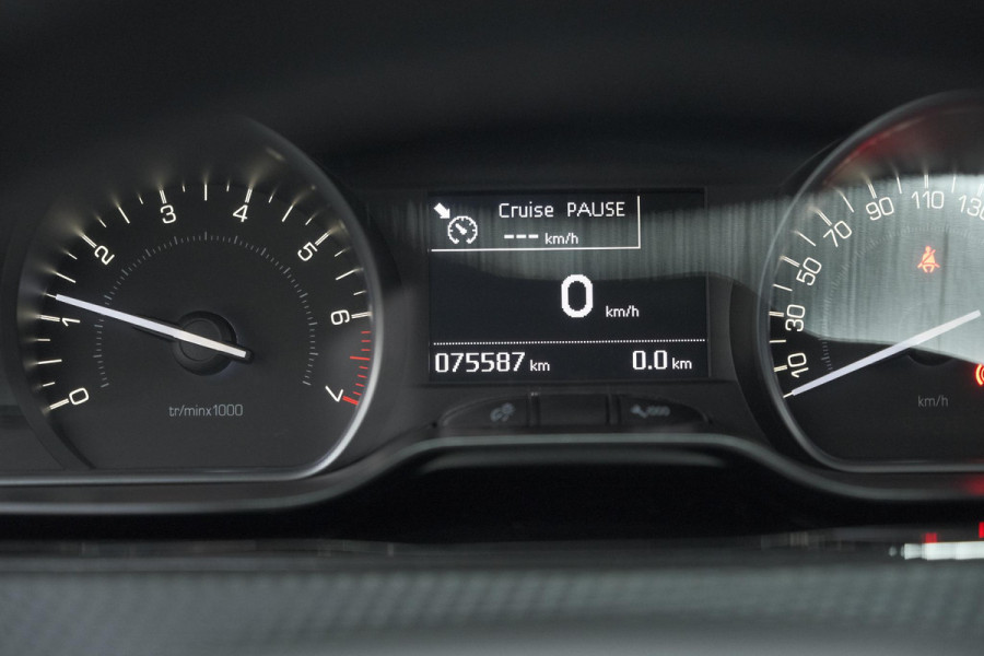 Peugeot 208 PureTech 110 Tech Edition | Camera | Apple Carplay | Parkeersensoren