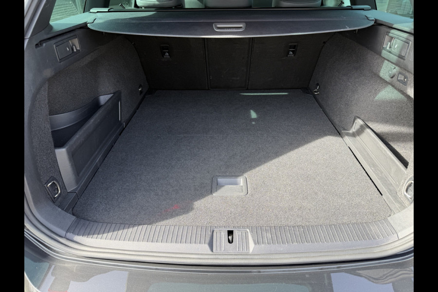 Volkswagen Passat Variant 1.4 TSI PHEV GTE / Trekhaak (1.600 KG) / Keyless / Carplay / Sensoren V+A / camera /