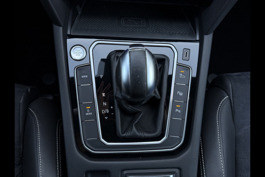 Volkswagen Passat Variant 1.4 TSI PHEV GTE / Trekhaak (1.600 KG) / Keyless / Carplay / Sensoren V+A / camera /