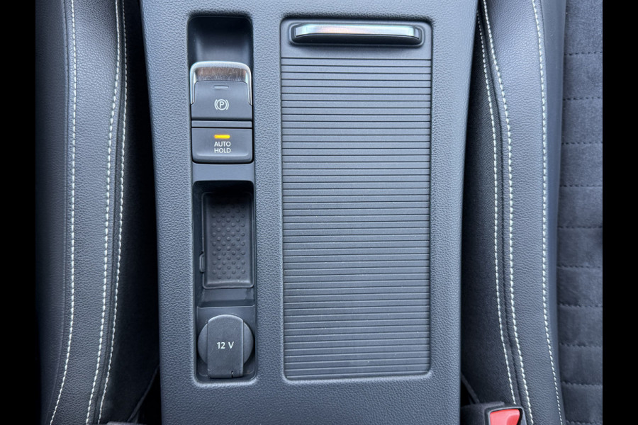 Volkswagen Passat Variant 1.4 TSI PHEV GTE / Trekhaak (1.600 KG) / Keyless / Carplay / Sensoren V+A / camera /