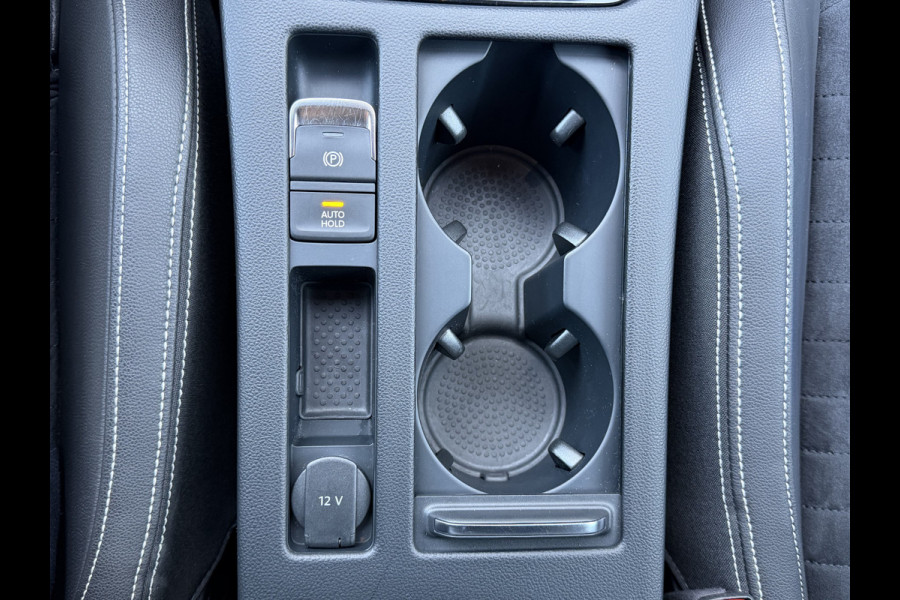 Volkswagen Passat Variant 1.4 TSI PHEV GTE / Trekhaak (1.600 KG) / Keyless / Carplay / Sensoren V+A / camera /