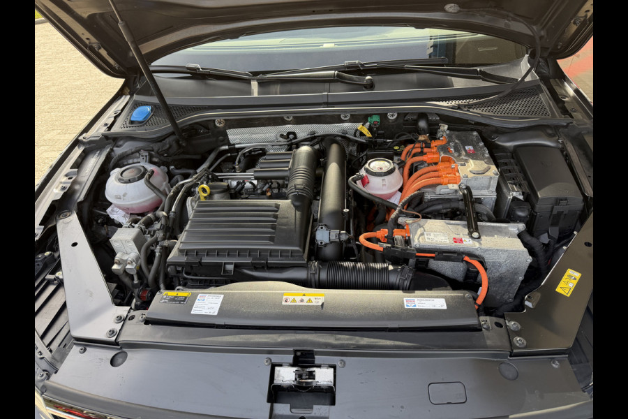 Volkswagen Passat Variant 1.4 TSI PHEV GTE / Trekhaak (1.600 KG) / Keyless / Carplay / Sensoren V+A / camera /