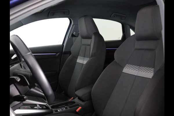 Audi A3 Limousine 35 TFSI Black Business Edition | Navigatie | Parkeersensoren |