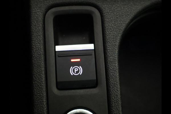 Audi A3 Limousine 35 TFSI Black Business Edition | Navigatie | Parkeersensoren |