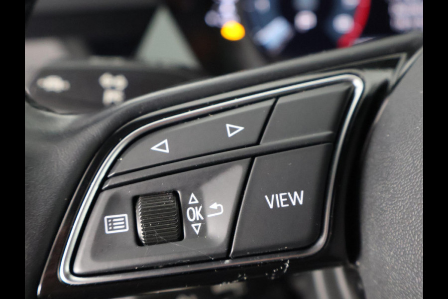 Audi A3 Limousine 35 TFSI Black Business Edition | Navigatie | Parkeersensoren |