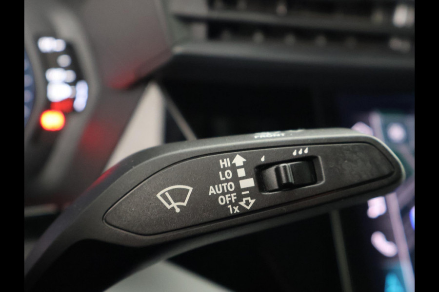 Audi A3 Limousine 35 TFSI Black Business Edition | Navigatie | Parkeersensoren |