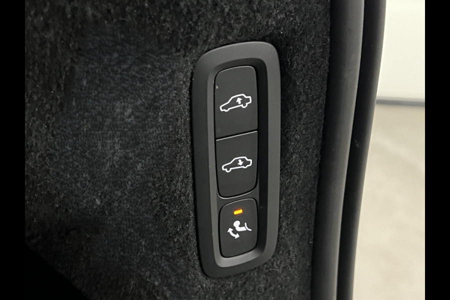 Volvo XC90 2.0 T8 Plug-in hybrid AWD Ultra Dark Luchtvering | Trekhaak | Bowers & Wilkins | Adapt. cruise | Open dak | 360 camera | Head-up | Memory | Stuur-/stoelverwarming