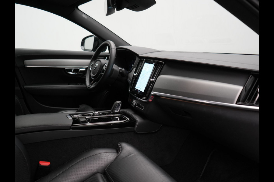Volvo V90 T6 AWD Ultimate Dark PHEV 350pk Dealer O.H. | Panodak | Head Up | 360 Camera | Adaptive Cruise | Harman / Kardon | Lederen Sportstoelen Memory & Ventilatie | Keyless | Stoelen & Stuur Verwarmd | Apple Carplay | Virtual | DAB | Plug In Hybrid