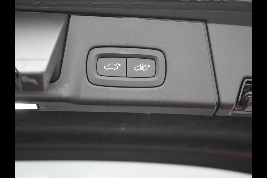 Volvo V90 T6 AWD Ultimate Dark PHEV 350pk Dealer O.H. | Panodak | Head Up | 360 Camera | Adaptive Cruise | Harman / Kardon | Lederen Sportstoelen Memory & Ventilatie | Keyless | Stoelen & Stuur Verwarmd | Apple Carplay | Virtual | DAB | Plug In Hybrid