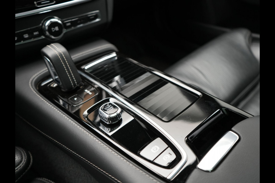 Volvo V90 T6 AWD Ultimate Dark PHEV 350pk Dealer O.H. | Panodak | Head Up | 360 Camera | Adaptive Cruise | Harman / Kardon | Lederen Sportstoelen Memory & Ventilatie | Keyless | Stoelen & Stuur Verwarmd | Apple Carplay | Virtual | DAB | Plug In Hybrid