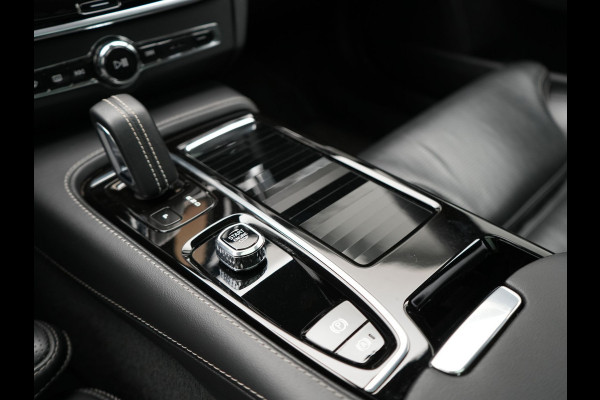Volvo V90 T6 AWD Ultimate Dark PHEV 350pk Dealer O.H. | Panodak | Head Up | 360 Camera | Adaptive Cruise | Harman / Kardon | Lederen Sportstoelen Memory & Ventilatie | Keyless | Stoelen & Stuur Verwarmd | Apple Carplay | Virtual | DAB | Plug In Hybrid