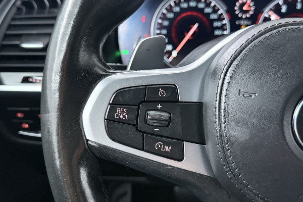 BMW X3 XDrive20i Launch Edition High Executive (TREKHAAK, STOEL/STUUR VERWARMING, DIGITALE COCKPIT, DEALER ONDERHOUDEN)