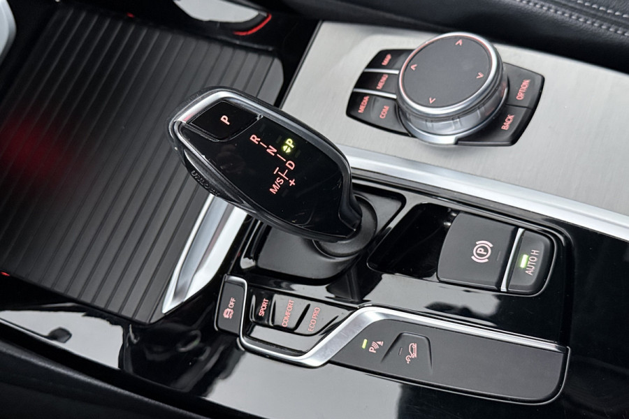 BMW X3 XDrive20i Launch Edition High Executive (TREKHAAK, STOEL/STUUR VERWARMING, DIGITALE COCKPIT, DEALER ONDERHOUDEN)