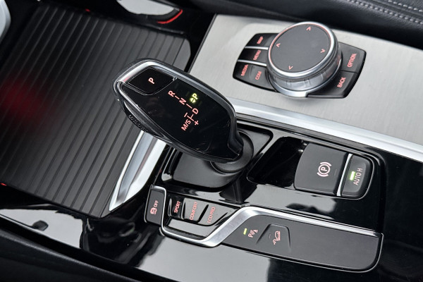 BMW X3 XDrive20i Launch Edition High Executive (TREKHAAK, STOEL/STUUR VERWARMING, DIGITALE COCKPIT, DEALER ONDERHOUDEN)