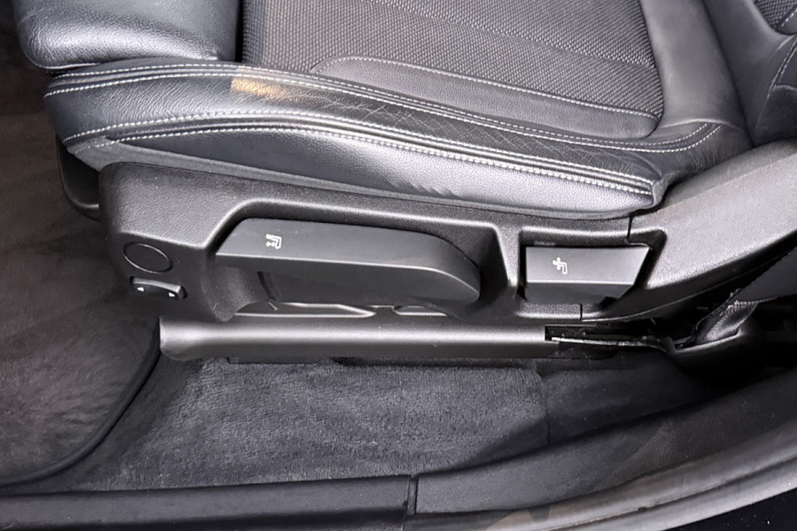 BMW X3 XDrive20i Launch Edition High Executive (TREKHAAK, STOEL/STUUR VERWARMING, DIGITALE COCKPIT, DEALER ONDERHOUDEN)