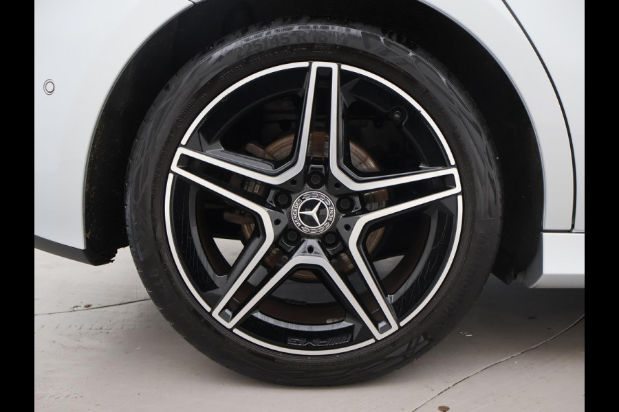 Mercedes-Benz A-Klasse 180 AUT. AMG SPORT + MBUX | SFEERVERLICHTING | CAMERA | SPORTSTOELEN