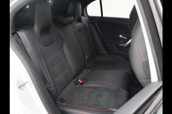 Mercedes-Benz A-Klasse 180 AUT. AMG SPORT + MBUX | SFEERVERLICHTING | CAMERA | SPORTSTOELEN