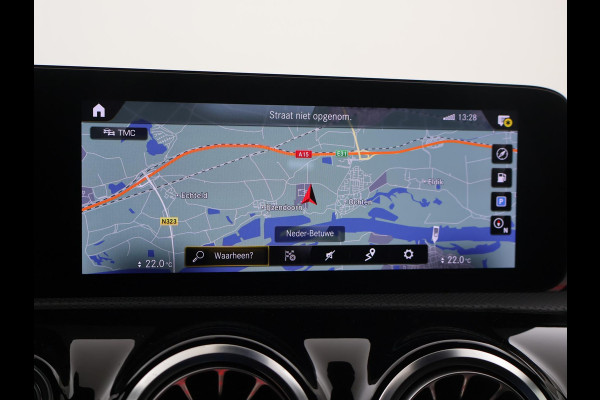 Mercedes-Benz A-Klasse 180 AUT. AMG SPORT + MBUX | SFEERVERLICHTING | CAMERA | SPORTSTOELEN