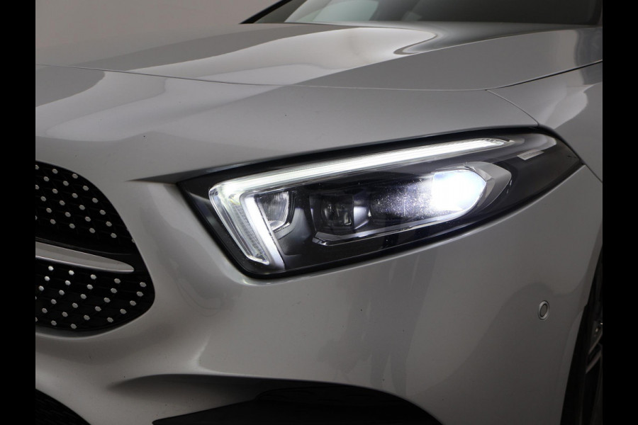 Mercedes-Benz A-Klasse 180 AUT. AMG SPORT + MBUX | SFEERVERLICHTING | CAMERA | SPORTSTOELEN