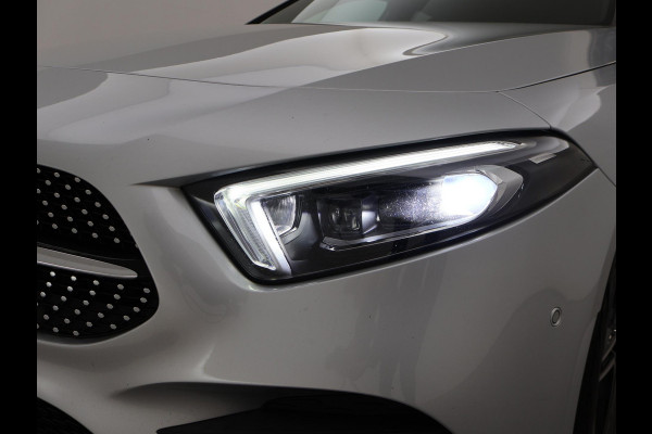 Mercedes-Benz A-Klasse 180 AUT. AMG SPORT + MBUX | SFEERVERLICHTING | CAMERA | SPORTSTOELEN