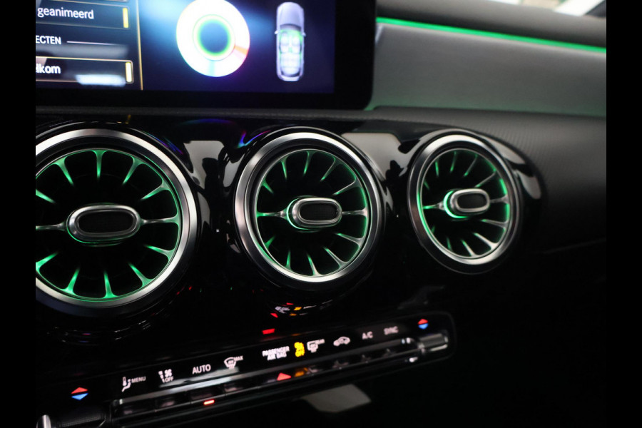 Mercedes-Benz A-Klasse 180 AUT. AMG SPORT + MBUX | SFEERVERLICHTING | CAMERA | SPORTSTOELEN