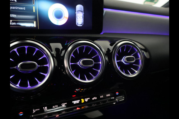 Mercedes-Benz A-Klasse 180 AUT. AMG SPORT + MBUX | SFEERVERLICHTING | CAMERA | SPORTSTOELEN