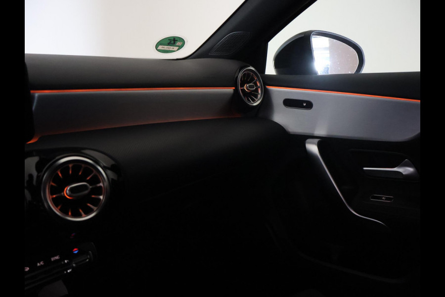 Mercedes-Benz A-Klasse 180 AUT. AMG SPORT + MBUX | SFEERVERLICHTING | CAMERA | SPORTSTOELEN