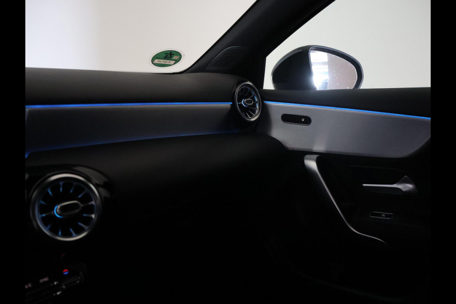 Mercedes-Benz A-Klasse 180 AUT. AMG SPORT + MBUX | SFEERVERLICHTING | CAMERA | SPORTSTOELEN