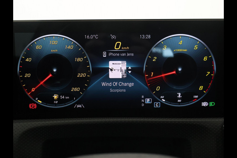 Mercedes-Benz A-Klasse 180 AUT. AMG SPORT + MBUX | SFEERVERLICHTING | CAMERA | SPORTSTOELEN