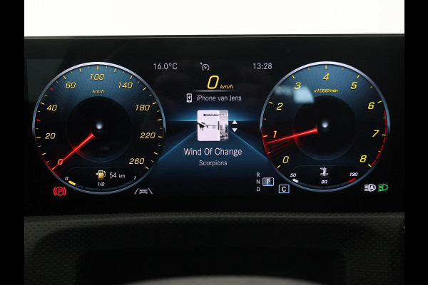 Mercedes-Benz A-Klasse 180 AUT. AMG SPORT + MBUX | SFEERVERLICHTING | CAMERA | SPORTSTOELEN