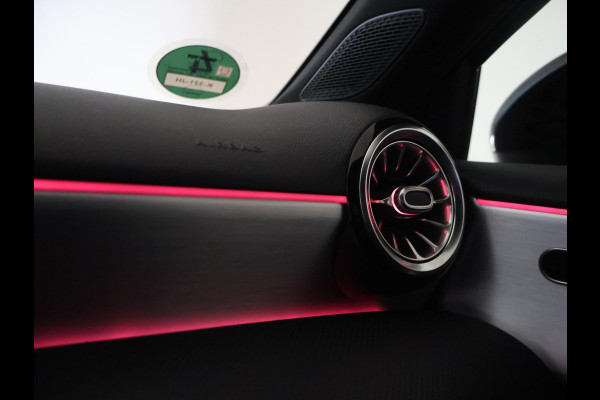 Mercedes-Benz A-Klasse 180 AUT. AMG SPORT + MBUX | SFEERVERLICHTING | CAMERA | SPORTSTOELEN