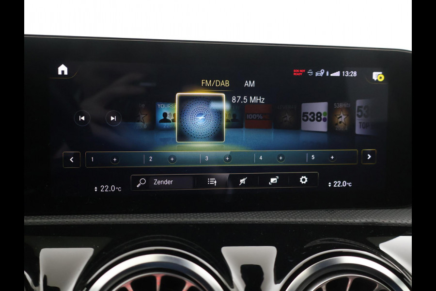 Mercedes-Benz A-Klasse 180 AUT. AMG SPORT + MBUX | SFEERVERLICHTING | CAMERA | SPORTSTOELEN