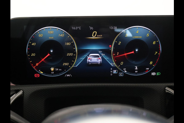 Mercedes-Benz A-Klasse 180 AUT. AMG SPORT + MBUX | SFEERVERLICHTING | CAMERA | SPORTSTOELEN