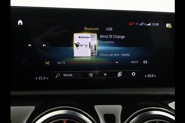 Mercedes-Benz A-Klasse 180 AUT. AMG SPORT + MBUX | SFEERVERLICHTING | CAMERA | SPORTSTOELEN