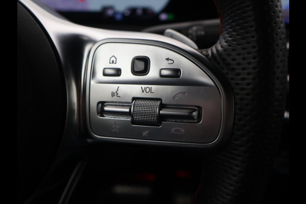 Mercedes-Benz A-Klasse 180 AUT. AMG SPORT + MBUX | SFEERVERLICHTING | CAMERA | SPORTSTOELEN