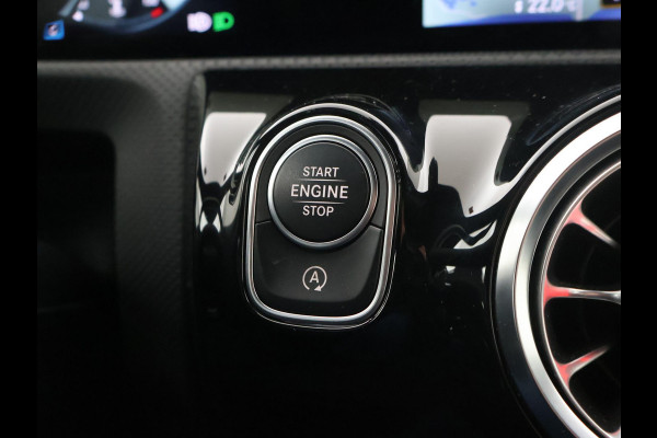 Mercedes-Benz A-Klasse 180 AUT. AMG SPORT + MBUX | SFEERVERLICHTING | CAMERA | SPORTSTOELEN