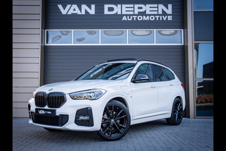 BMW X1 xDrive25e High Executive - M-Sport l Pano l HUD l Camera l Auto Carplay