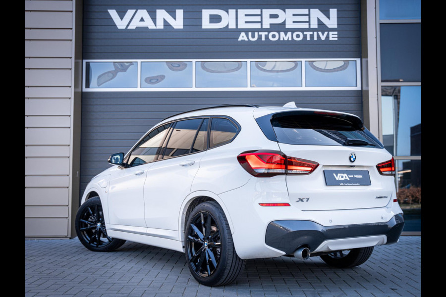 BMW X1 xDrive25e High Executive - M-Sport l Pano l HUD l Camera l Auto Carplay