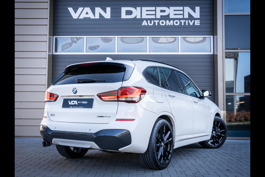 BMW X1 xDrive25e High Executive - M-Sport l Pano l HUD l Camera l Auto Carplay