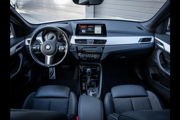 BMW X1 xDrive25e High Executive - M-Sport l Pano l HUD l Camera l Auto Carplay