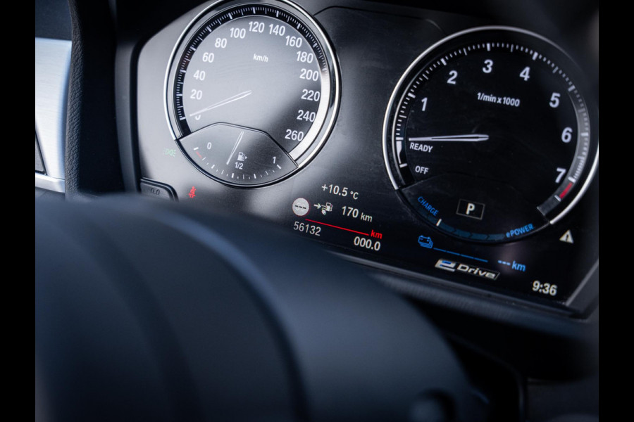 BMW X1 xDrive25e High Executive - M-Sport l Pano l HUD l Camera l Auto Carplay