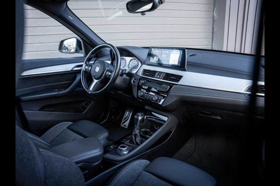 BMW X1 xDrive25e High Executive - M-Sport l Pano l HUD l Camera l Auto Carplay