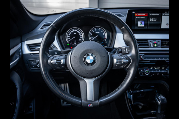 BMW X1 xDrive25e High Executive - M-Sport l Pano l HUD l Camera l Auto Carplay