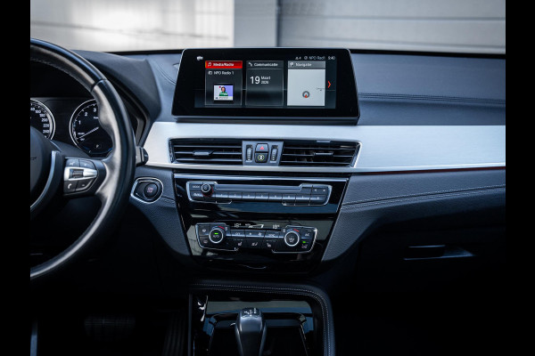 BMW X1 xDrive25e High Executive - M-Sport l Pano l HUD l Camera l Auto Carplay