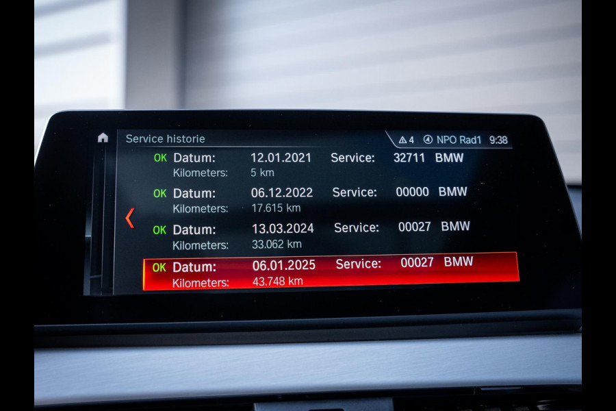 BMW X1 xDrive25e High Executive - M-Sport l Pano l HUD l Camera l Auto Carplay