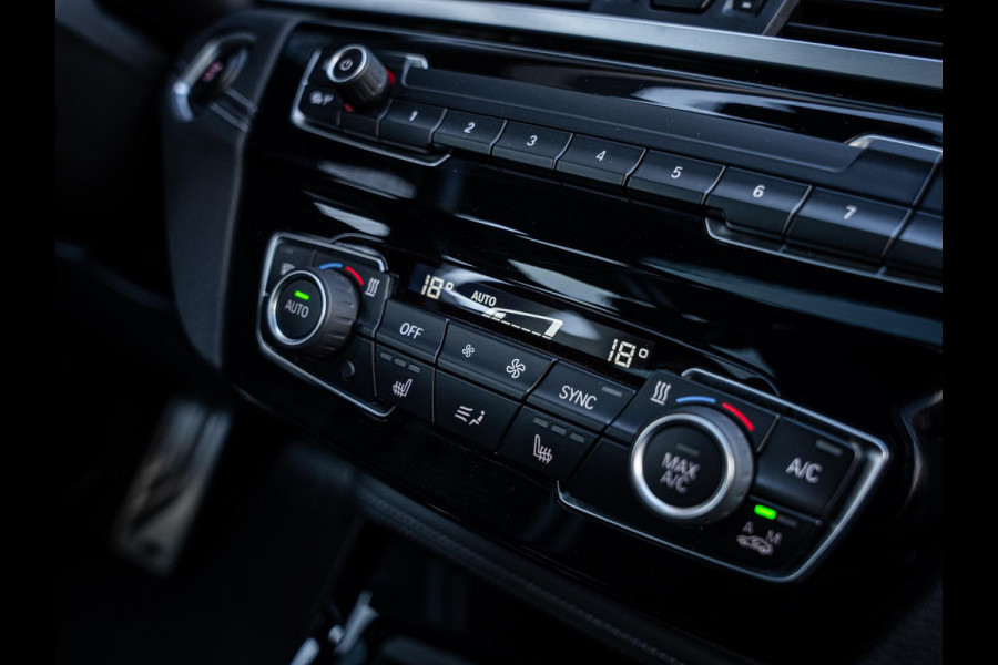 BMW X1 xDrive25e High Executive - M-Sport l Pano l HUD l Camera l Auto Carplay